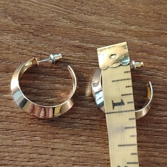 Chunky Gold Tone Faceted Beveled Semi Hoop Earrings - Picture 3 of 3